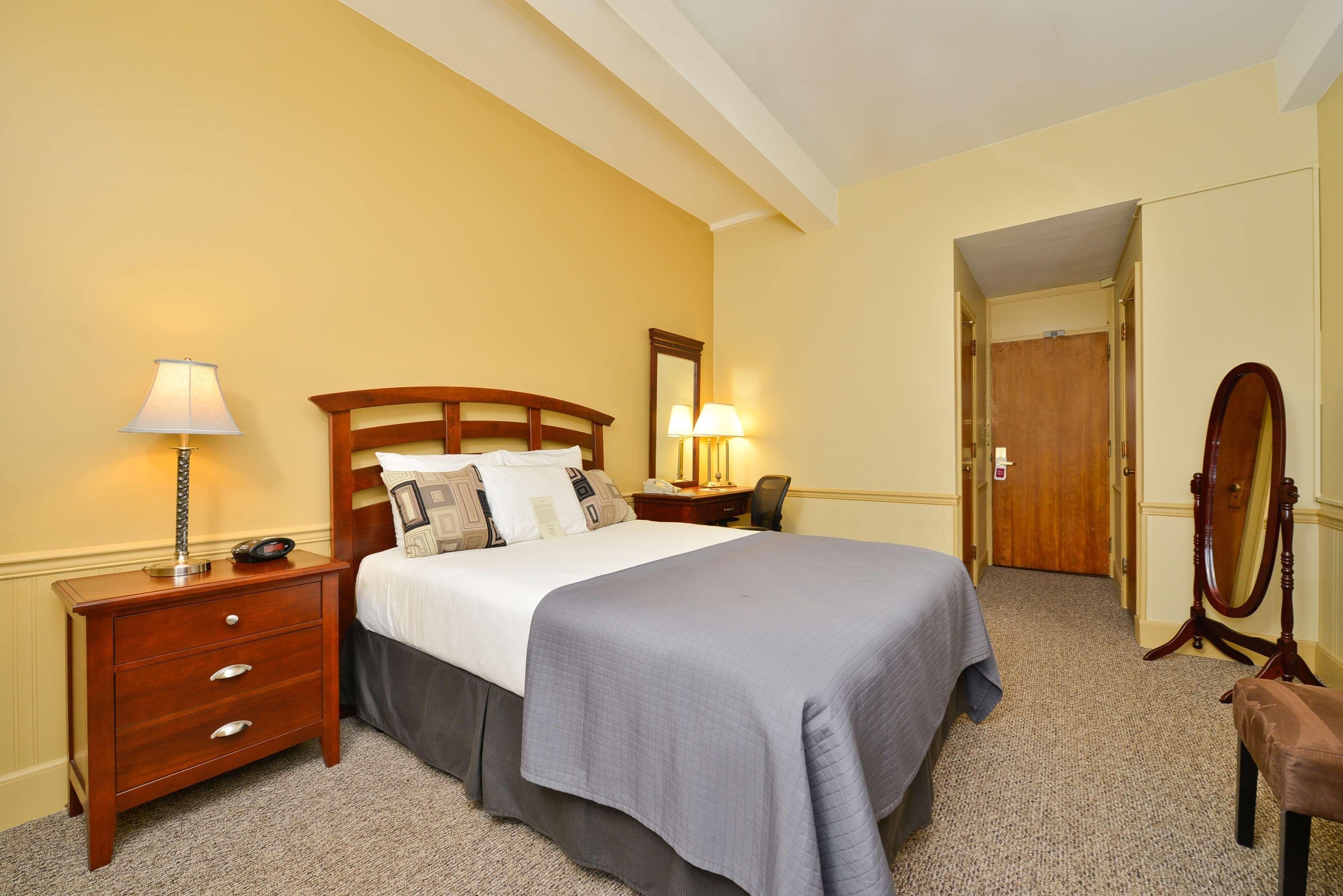 Best Western Plus Sidney Lodge Екстер'єр фото