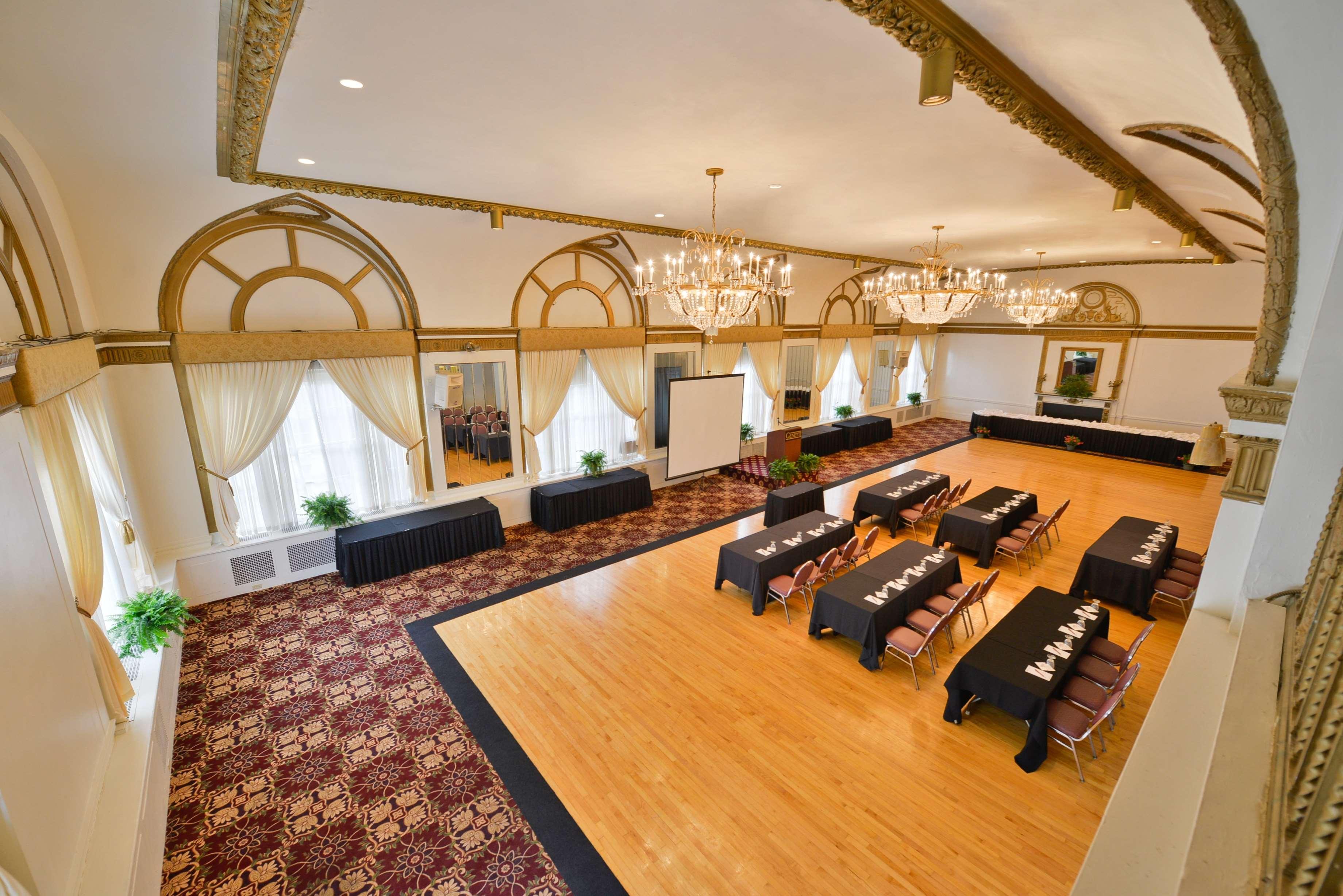 Best Western Plus Sidney Lodge Екстер'єр фото