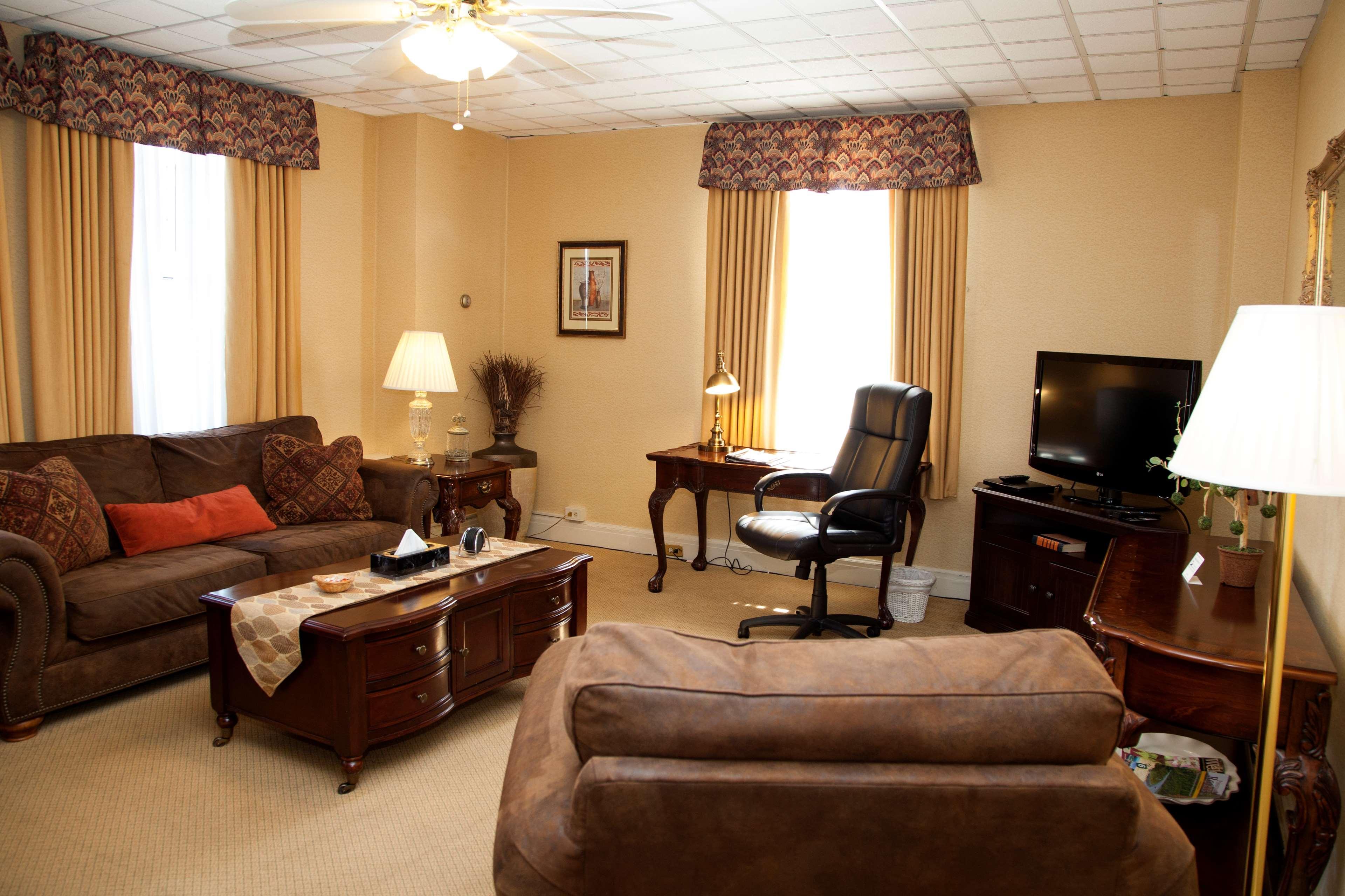 Best Western Plus Sidney Lodge Екстер'єр фото